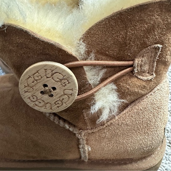 Ugg Mini Bailey Button II Boot chestnut tan sz 6 warm lambswool ankle bootie - Picture 8 of 16